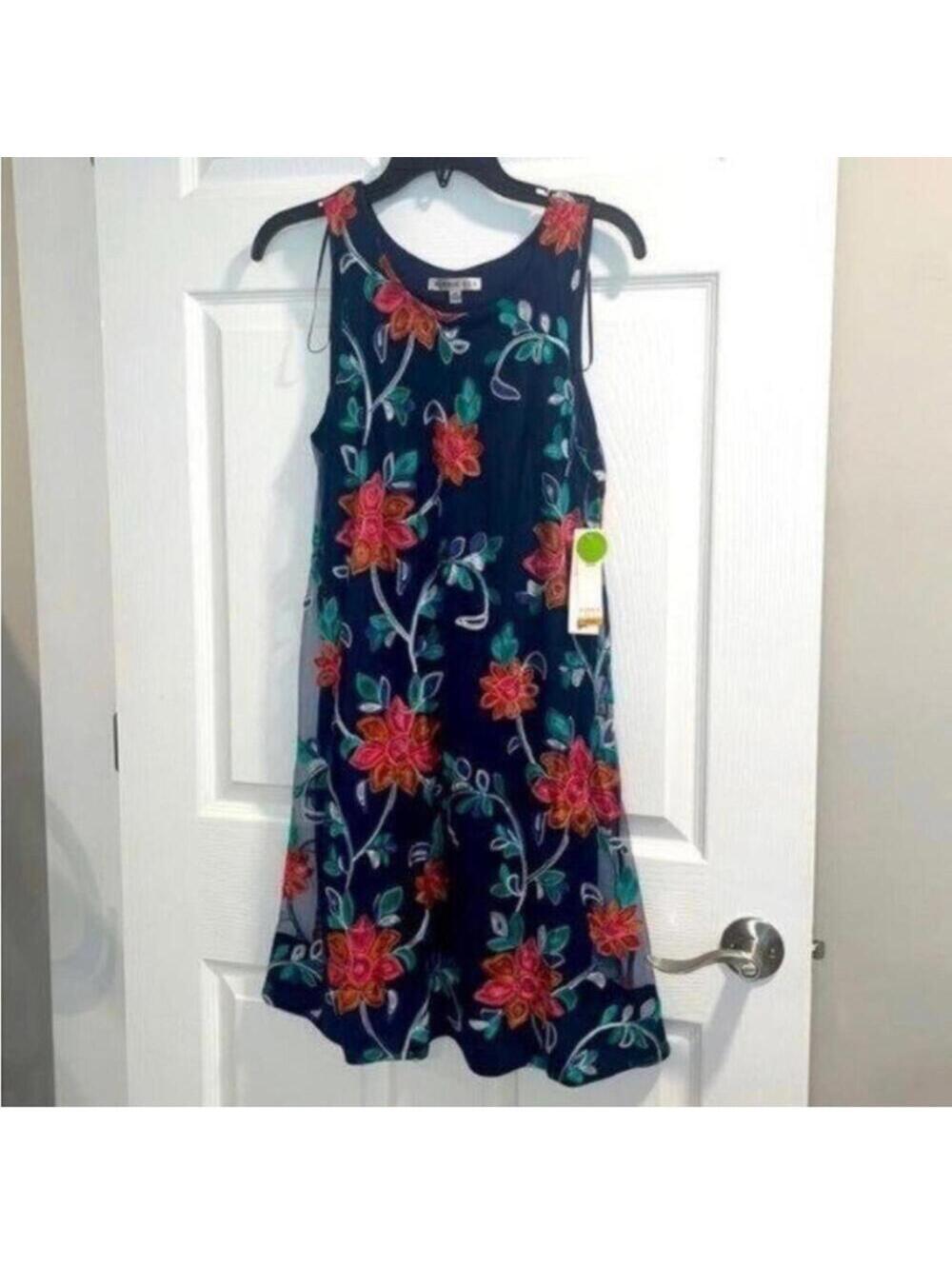 ✅NWT Robbie Bee Floral Embroidered Sleeveless Knee Length Tea Dress Sundress